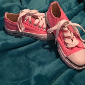 Air walk pink converse style sneakers